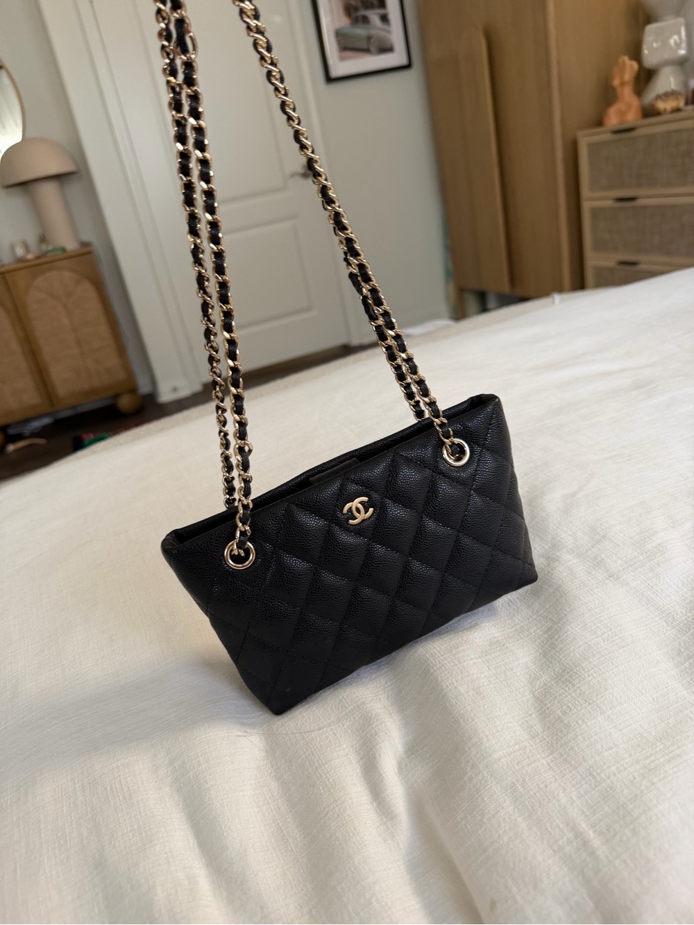 CHANEL Black Quilted Shoulder Bag with Gold Chain